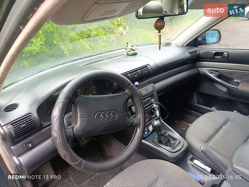 Седан Audi A4 1996 в Вольнянске