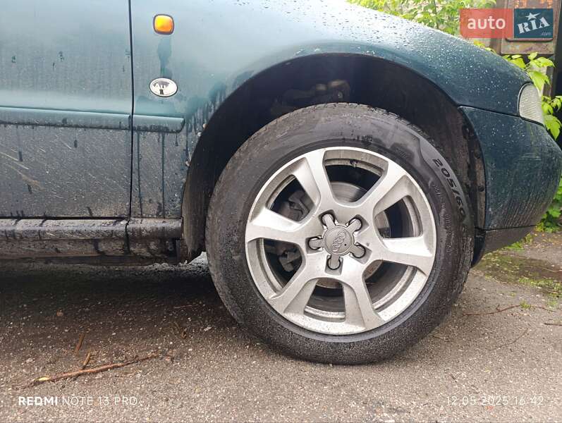 Седан Audi A4 1996 в Вольнянске