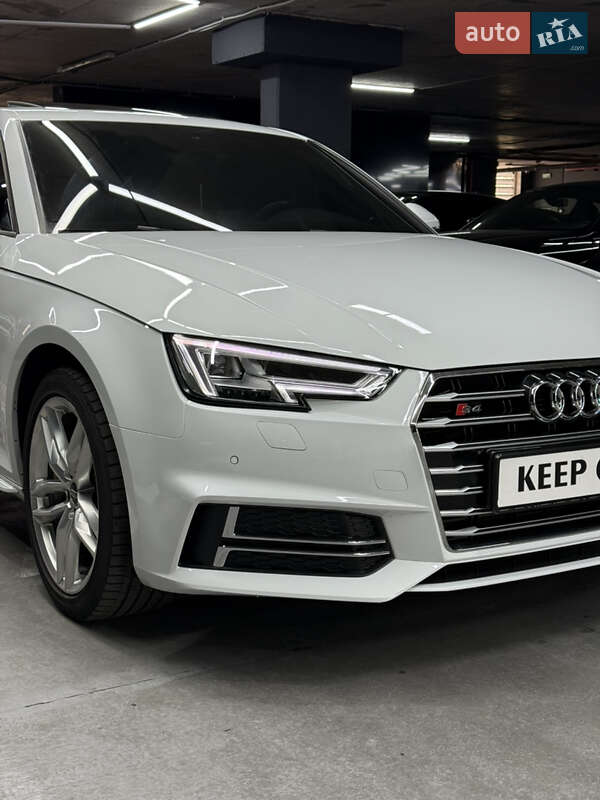 Седан Audi A4 2016 в Одессе