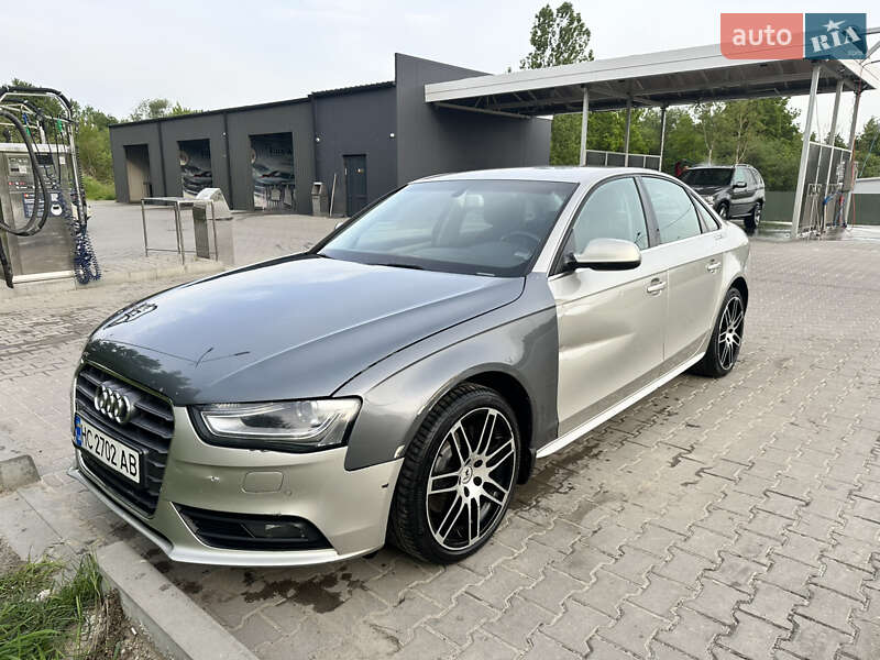 Седан Audi A4 2012 в Львове