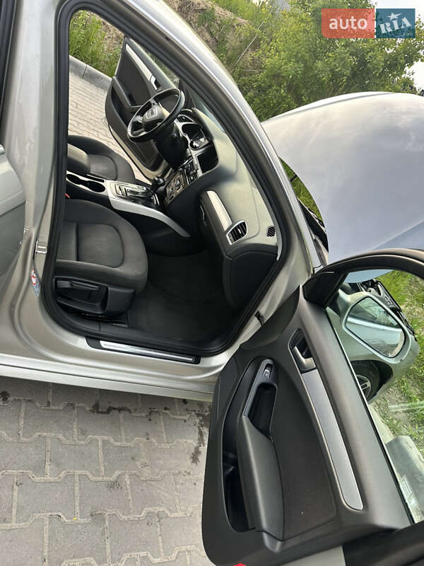 Седан Audi A4 2012 в Львове