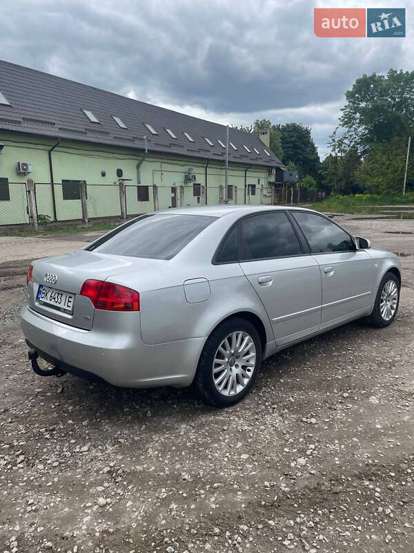 Седан Audi A4 2006 в Вараше