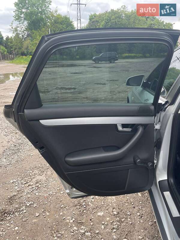 Седан Audi A4 2006 в Вараше