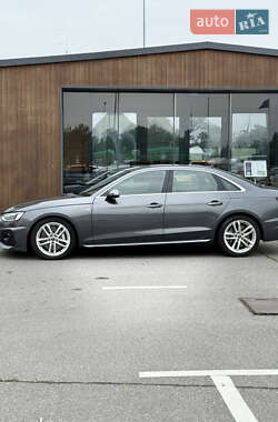 Седан Audi A4 2022 в 