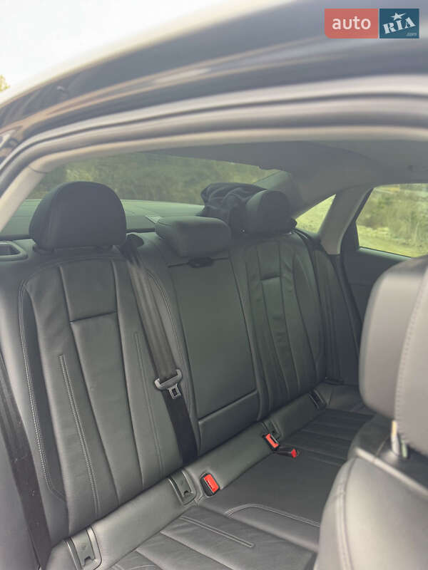 Седан Audi A4 2018 в Днепре