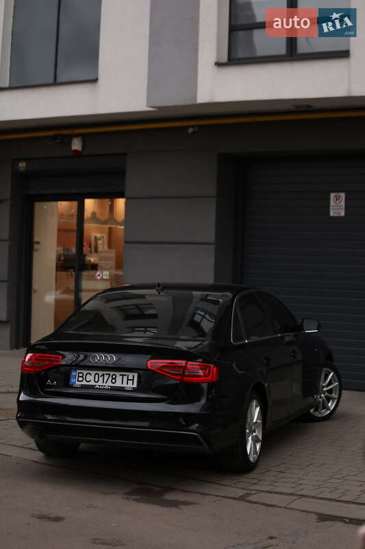Седан Audi A4 2014 в Львове