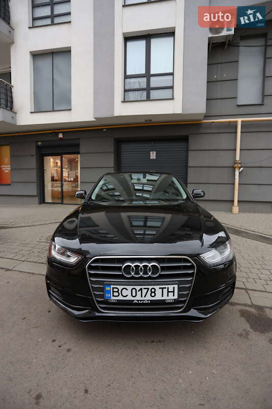 Седан Audi A4 2014 в Львове