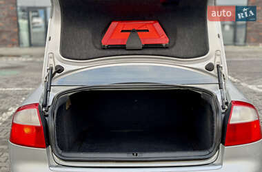 Седан Audi A4 2001 в 
