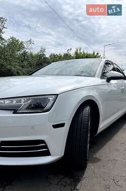 Седан Audi A4 2016 в 