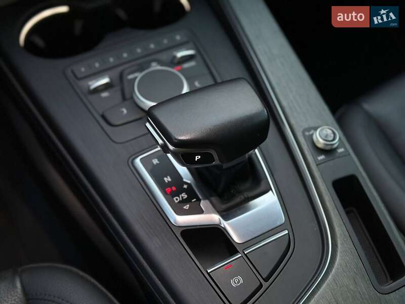 Седан Audi A4 2019 в Полтаві