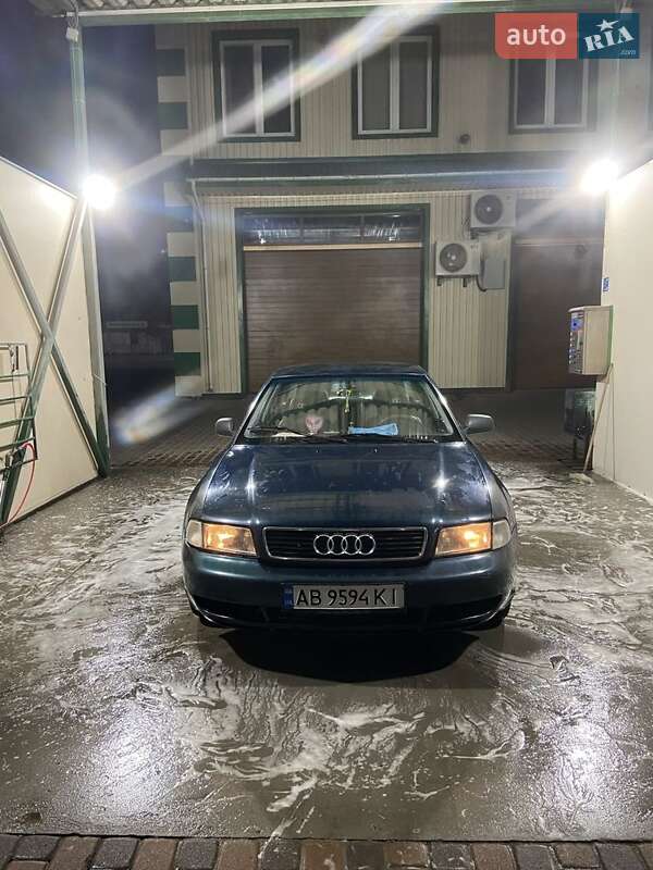 Седан Audi A4 1996 в 