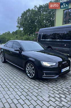 Седан Audi A4 2015 в 