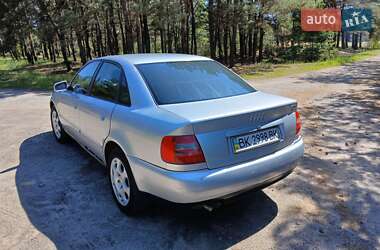 Седан Audi A4 1997 в 