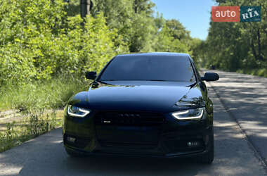 Седан Audi A4 2014 в 