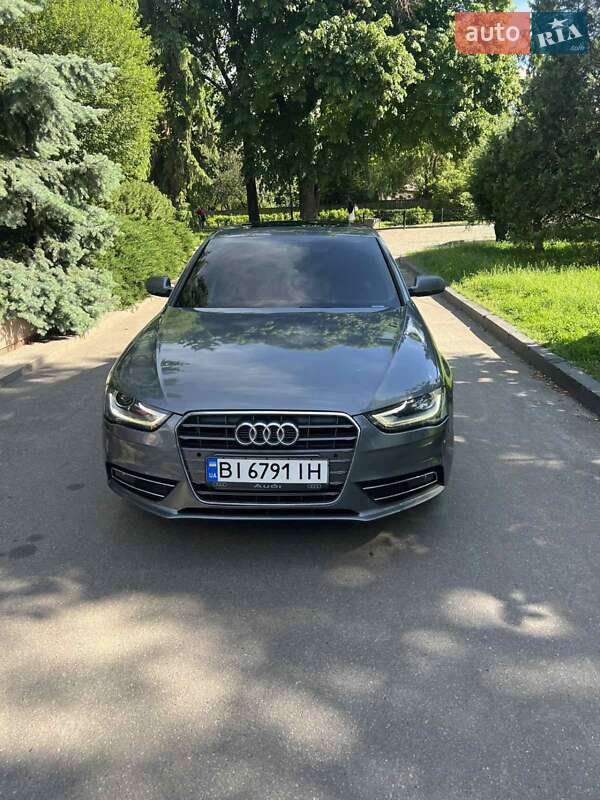 Седан Audi A4 2012 в Полтаве