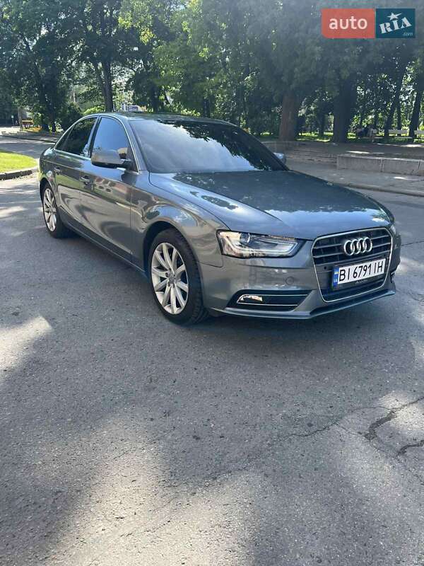 Седан Audi A4 2012 в Полтаве