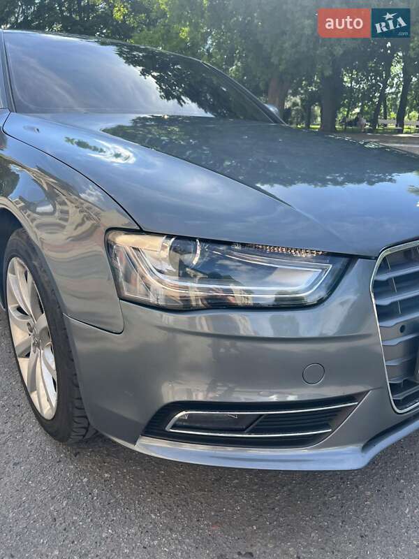 Седан Audi A4 2012 в Полтаве