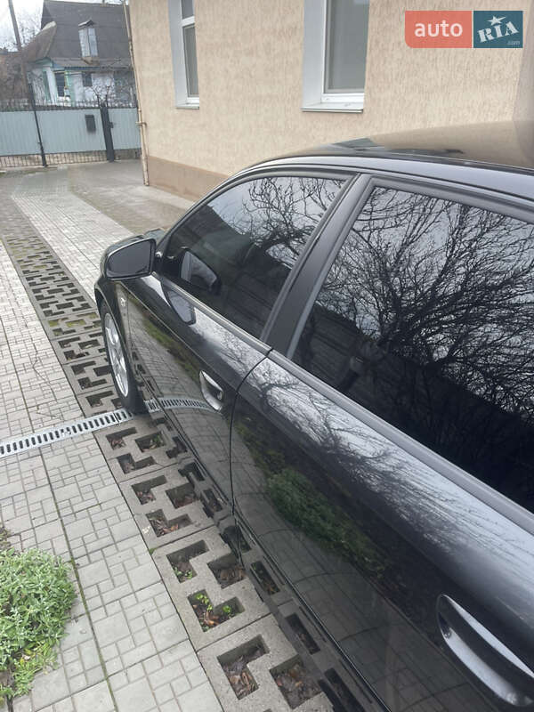 Седан Audi A4 2006 в Гнивани
