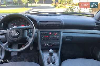 Седан Audi A4 2000 в 