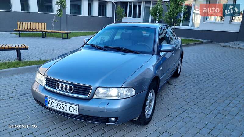 Седан Audi A4 2000 в 