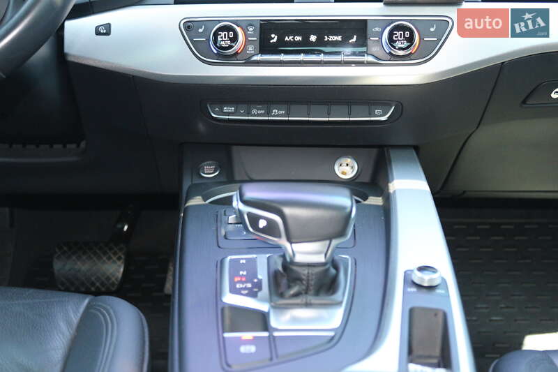 Седан Audi A4 2017 в Львове