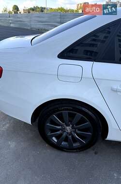 Седан Audi A4 2014 в 
