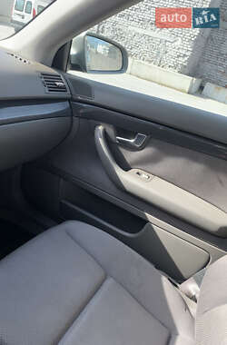 Седан Audi A4 2001 в 