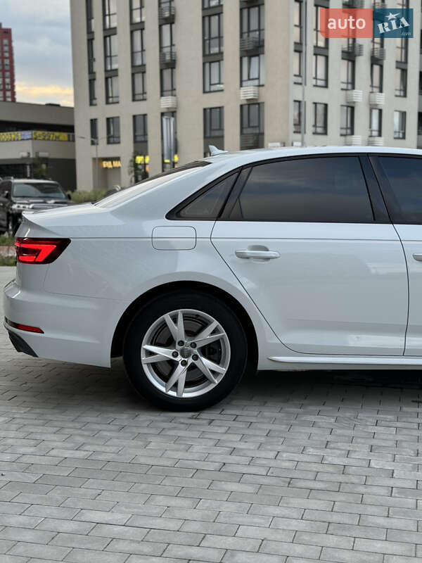 Седан Audi A4 2018 в Києві