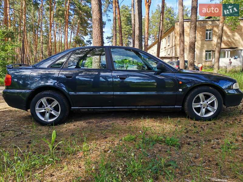 Седан Audi A4 1996 в Киеве