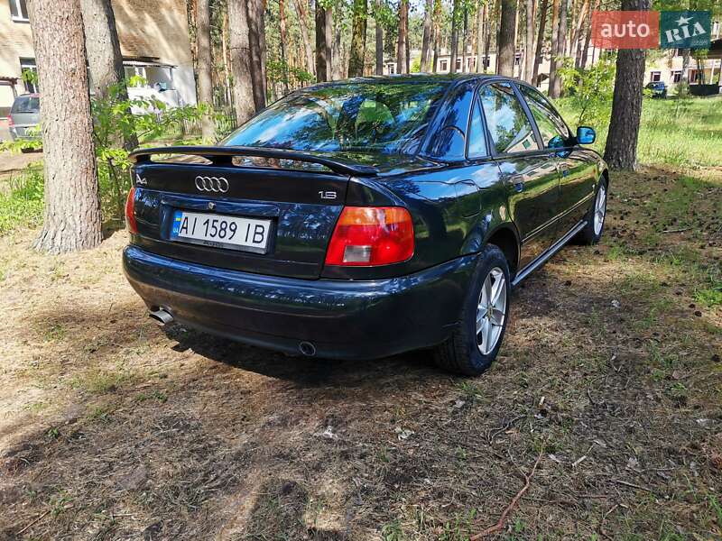 Седан Audi A4 1996 в Киеве