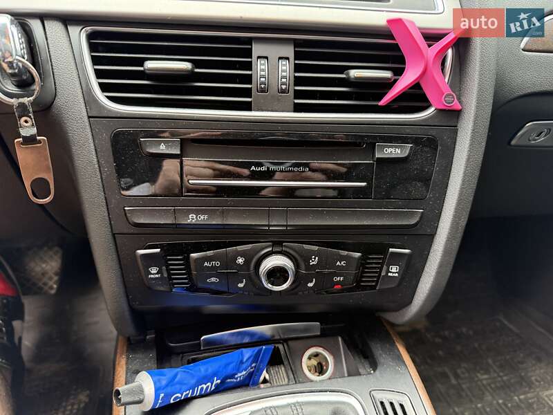 Седан Audi A4 2014 в Львові