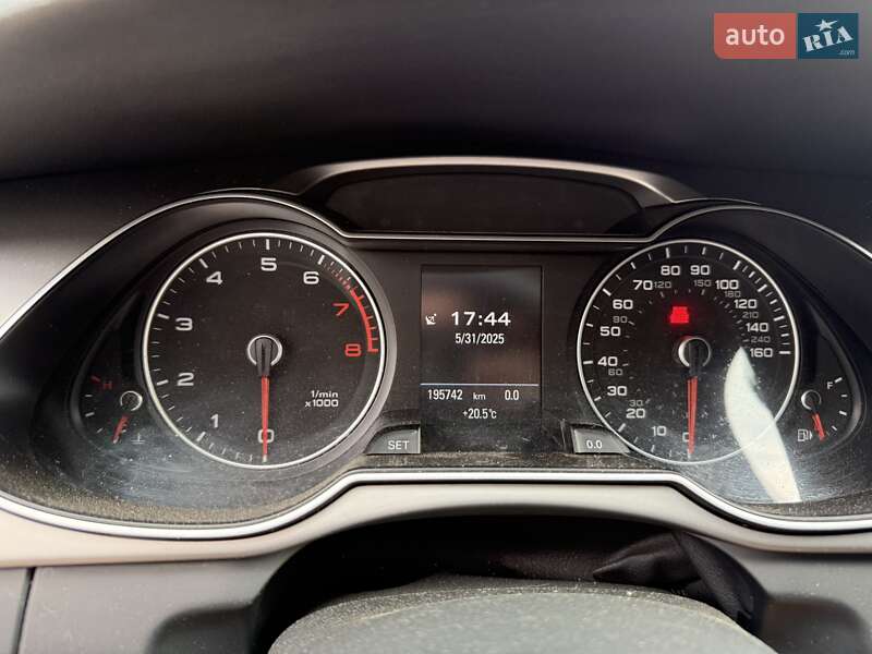 Седан Audi A4 2014 в Львові
