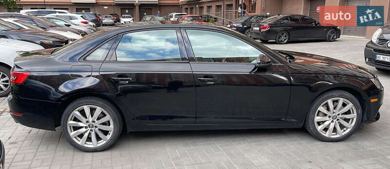 Седан Audi A4 2016 в 
