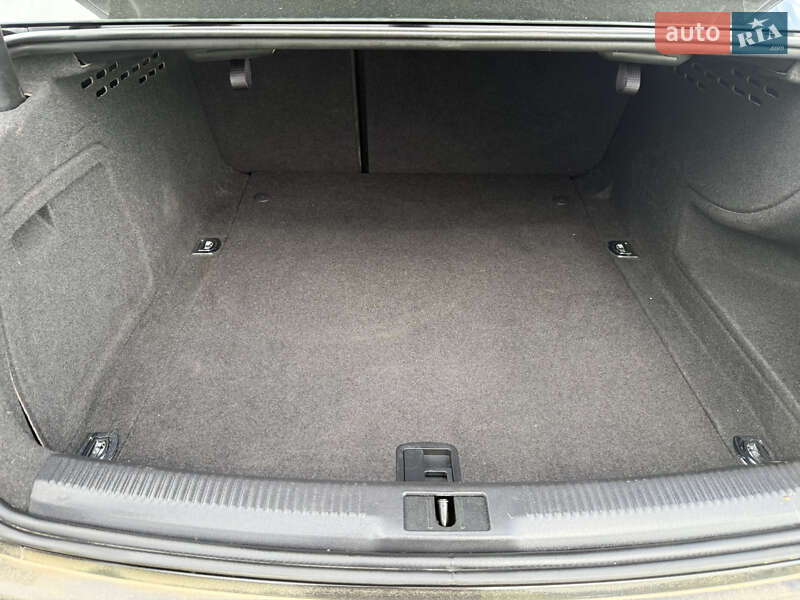Седан Audi A4 2014 в Львове