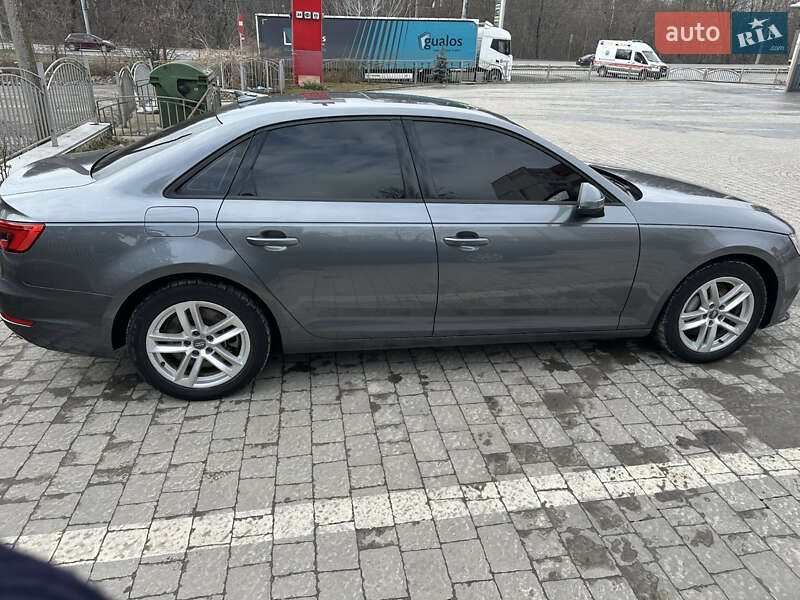 Седан Audi A4 2016 в Тернополі