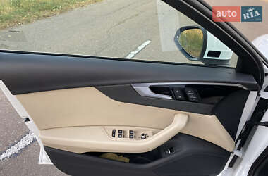 Седан Audi A4 2021 в 