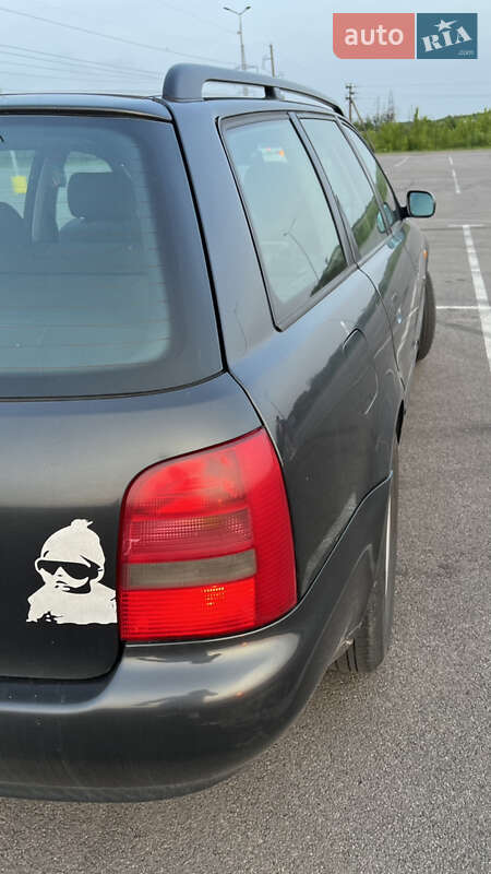 Универсал Audi A4 1997 в Радехове
