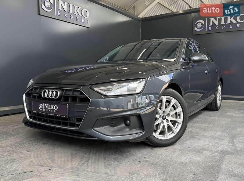 Седан Audi A4 2021 в 