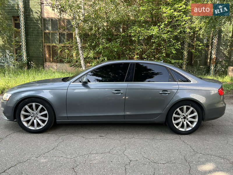 Седан Audi A4 2012 в Києві