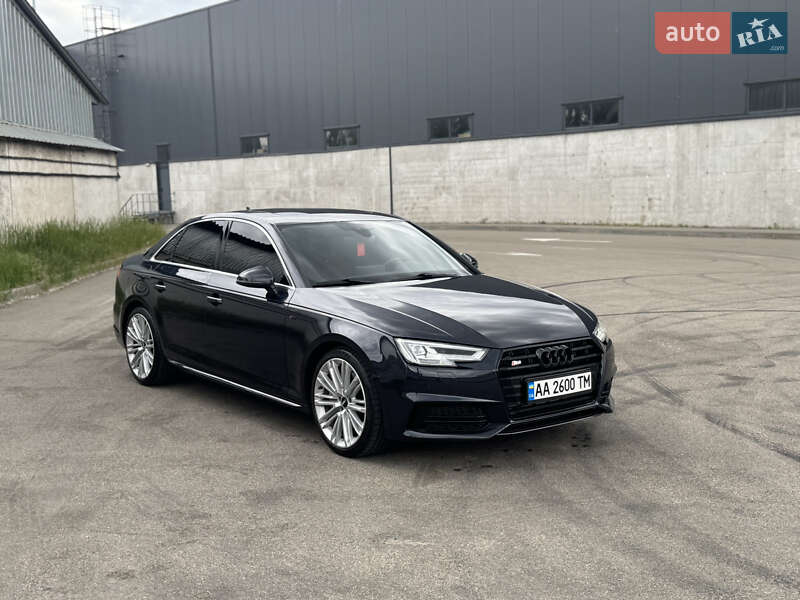 Седан Audi A4 2016 в Киеве