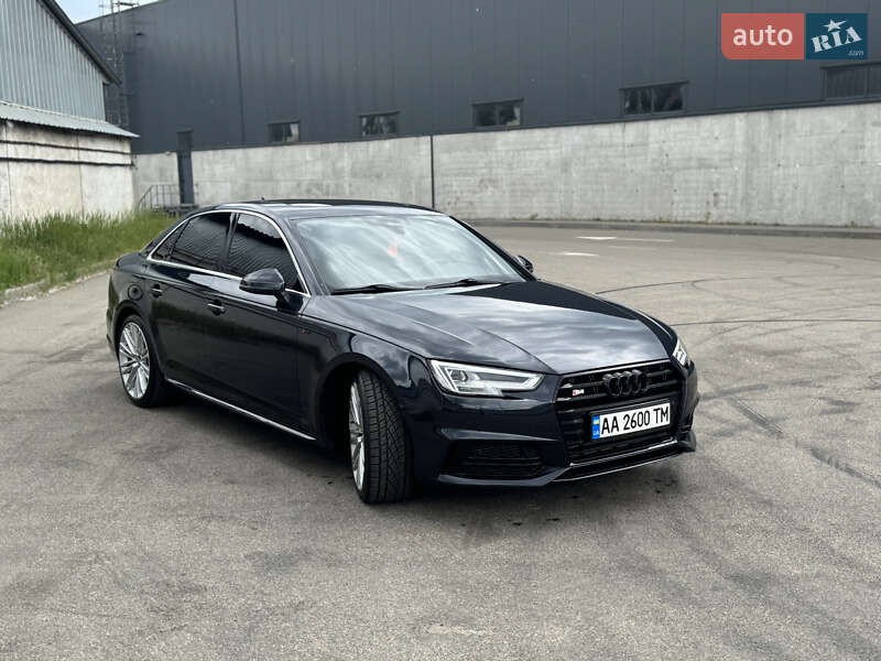Седан Audi A4 2016 в Киеве