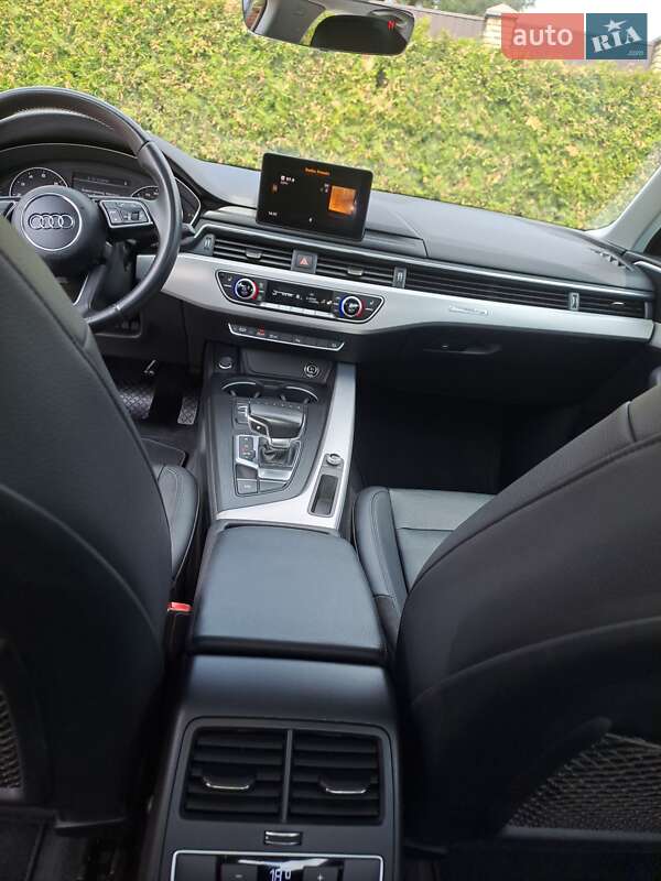 Седан Audi A4 2016 в Луцке