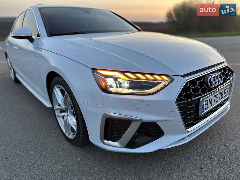 Седан Audi A4 2022 в 