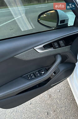 Седан Audi A4 2022 в 