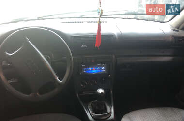 Седан Audi A4 1995 в Ужгороде
