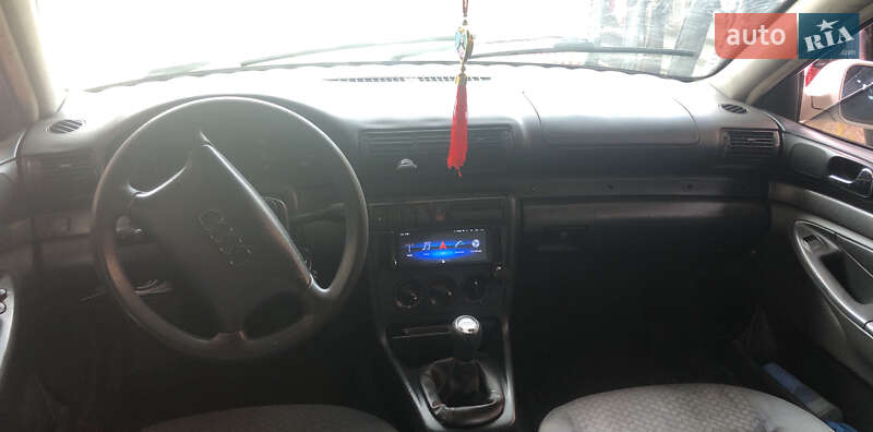 Седан Audi A4 1995 в 