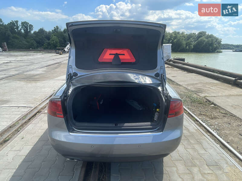 Седан Audi A4 2005 в Измаиле