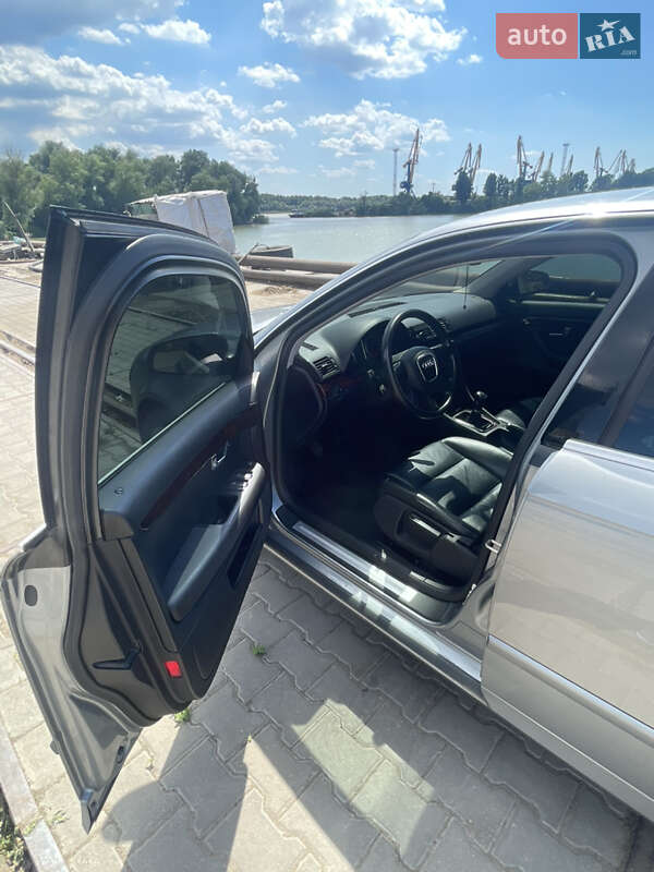 Седан Audi A4 2005 в Измаиле