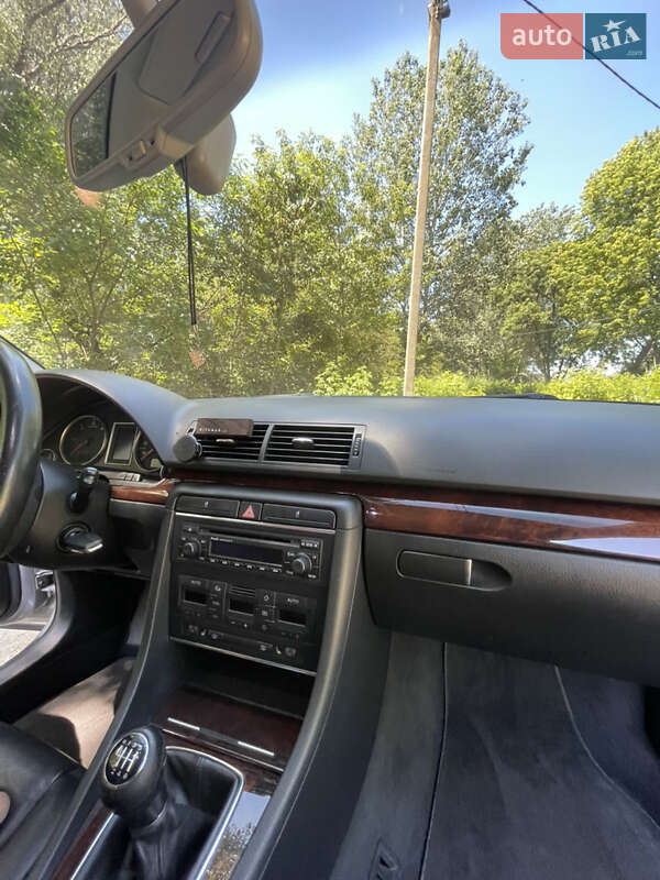 Седан Audi A4 2005 в Измаиле