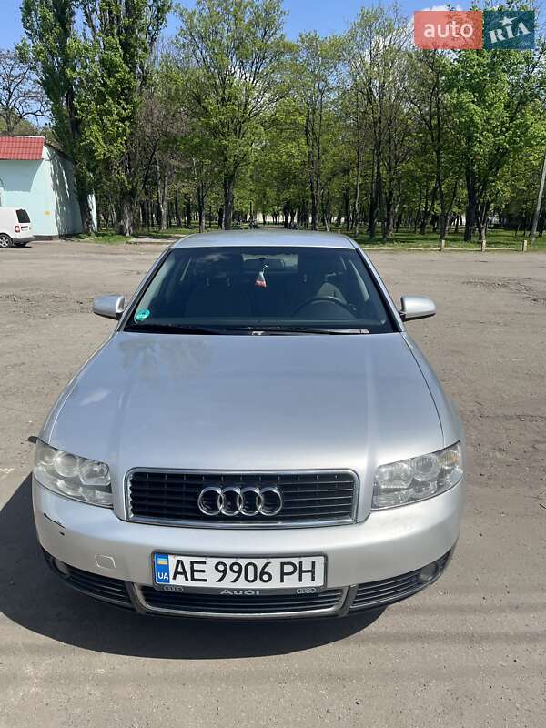 Седан Audi A4 2001 в Першотравенске